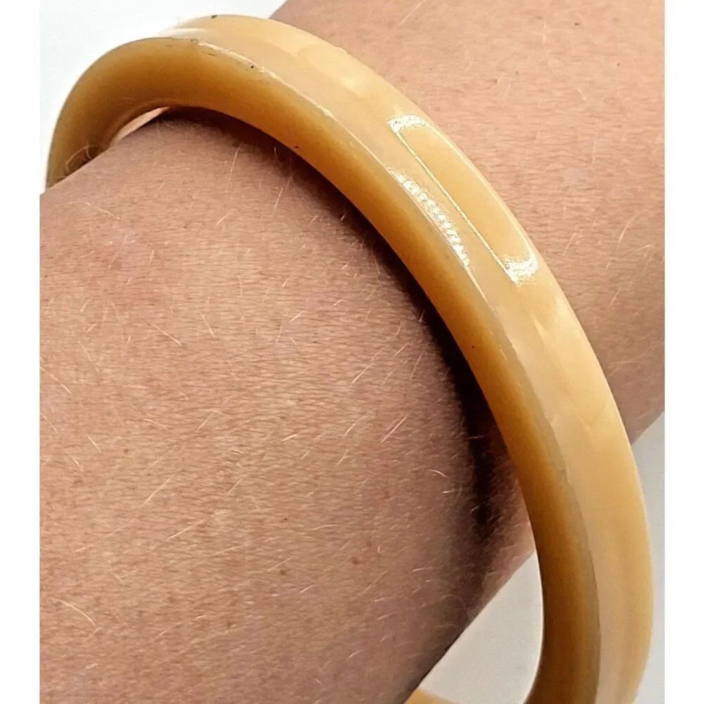 Vintage 60s Peach Bakelite? Lucite Marbled Acrylic Resin Bangle Bracelet 2.6in
